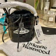 Vivienne Westwood 黑色鱷魚紋水桶包
