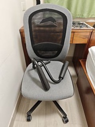 IKEA 灰色網背辦公椅連扶手