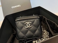Chanel 22S 鏈條字母小盒子