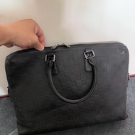 Lv 棋盤格壓紋公事包