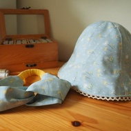 手作雙面粉藍小黃花嬰兒小孩防風防曬帽子及成人彈性髮帶禮物套裝