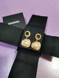 CHANEL  金色 珍珠 黑色  CC 吊墜耳環  Pearl  Dangle  Dangle Earrings 22M222U