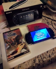 售 PSP 2006 薄機 已改 運作正常，可玩game, 可充電
跟機 正版 火牛 充電線，可以充電
跟機 正版 Monster Hunter MHP 光碟
運作正常，連原裝Sony 套裝，火牛充電