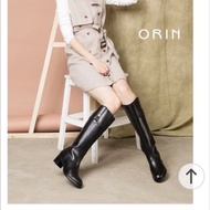 ORIN 時髦簡約 立體剪裁造型粗低跟真皮長筒靴-黑色