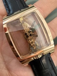 崑崙（Corum）經典的金橋系列（Golden Bridge） 型號：113.750.55 Fullset (全套）  機芯：直線型長方形手上鍊機芯（以 18K 金打造機芯夾板） 錶殼：18K 玫瑰金