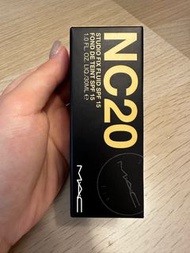 MAC Studio Fix Fluid SPF 15 (NC20)