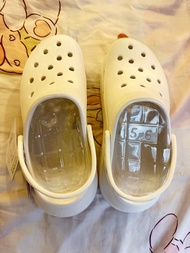 Crocs 白色厚底鞋