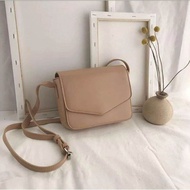 LYORA SLING BAG TAS SELEMPANG WANITA