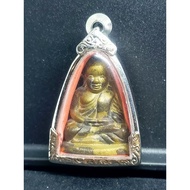 ( 2 X 2.7 CM )圣物 : LP NGERN 财佛师傅 : MASS CHANTED庙名 : WAT BANGKLAN佛历 : 2553原料 : NER SAMRIT LEONG 功效 : 招财，生意，事业