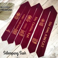SELEMPANG WISUDA MODEL LEHER/KALUNG Di buat dengan Bahan bludru 2 lapis Selempang bahan bludru tebal