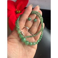 Set of green strawberry stone necklace from 4 to 12 mm long, 44 cm long and pair of silver frame ear