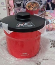 THERMOS Shuttle Chef 保溫燜燒鍋，紅色容量為4.3L。現貨 即交收 日本版 空運直送 Thermos 膳魔師 真空煲 燜燒鍋 燜煮烹調器女 4.3l  100% new 全新品 現