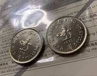 t 03香港壹圓 1975年  [大餅一元2個]【t03全新--超強車輪轉光/爆光】【英女王 伊利沙伯二世】 香港舊版錢幣・硬幣 $110 (t03)