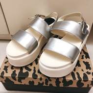 韓國銀白色厚底鬆糕涼鞋👡 Sliver colour platform shoe🤍