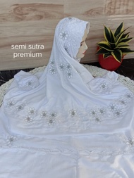 Mukena Dewasa Bordir Putih Borput Terusan Ala Santri Lirboyo, Mukena Sutra Premium Bordir Pesantren, Mukena Bahan Adem Lembut Jatuh Sutera, Lajuran Motif Bunga, Mukena Murah Panjang Pondok Putri, Mukena Santri Remaja Sidogiri Terbaru 2022