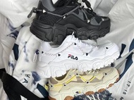 Fila shoes 貓爪 240-230 黑色， 白色。