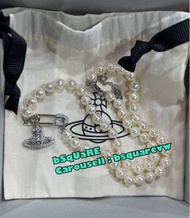 (有現貨！不用提問🙏🏻) 2025專櫃補貨 Vivienne Westwood LUCRECE 合金 水鑽扣針別針土星 人造珍珠 項鏈 項鍊 頸鏈 頸鍊 (保証正貨及全新) 銀色 香港專櫃價2660