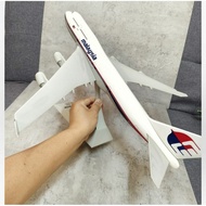 Malaysia Airlines Boeing 747-400 Display model 1/130 Vintage classic item 747 MAS