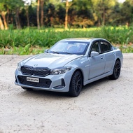 1:32 BMW 320i Mô hình xe hợp kim đồ trang trí xe bằng kim loại đồ chơi xe cho bé trai với cửa mở và 