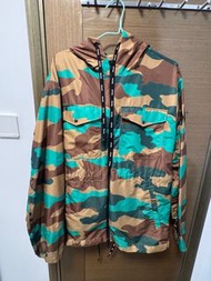 Moncler 迷彩外套