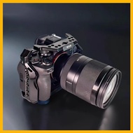 Sony A7M5 A7M4 A7M3 A7M2 Full Cage Camera Protection Frame Shooting Stabilizer Cage with 1/4 Locatin