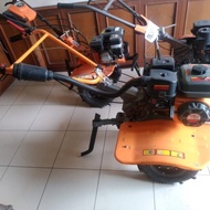 sawah traktor bajak