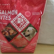 【Hot Stock】Regal Salmon Bites Holistic Dog Food 1.8kg Salmon Dog Food 1.8kg