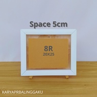 White Frame 8R 20x25 (Space 4cm) Transparent Acrylic