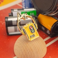 經典黃色 Walkman 琺瑯別針 — 80 年代復古配飾 |復古貿易