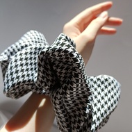 Xxl Scrunchie Houndstooth hair tie
