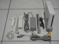 Wii 主機(含座)+電源+AV端子線+感應棒(含座)+左把手+右把手