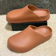 CROCS Dylan Clog in Cognac M6/W8