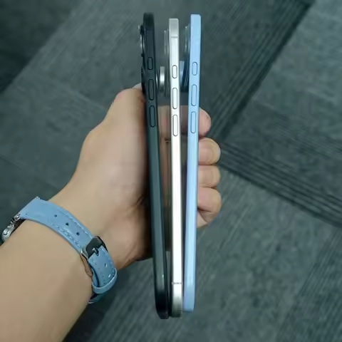 This is a dummy phone model of the iPhone 17 series, which is replicated in a 1:1 ratio based on the