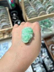 天然翡翠 緬甸 A玉 玉鐲 • 白底青蟾蜍翡翠擺設