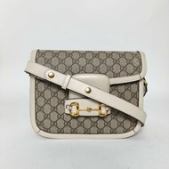 GUCCI Horsebit馬銜扣1955馬鞍包小號25白色帆布金扣肩背包