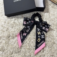 CHANEL香奈兒 AAA927 HAIRBAND 【25S 春夏】黑色印花設計髮圈/頭繩