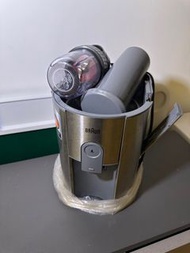 BRAUN榨汁機（包兩個攪拌小樽）
