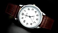 來來鐘錶~白面日本pc21石英機心,復古版紳士錶,清晰阿拉伯數字刻度石英錶,非自動機械錶,帶寬20mm