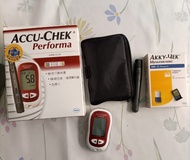 徵收 ACCU-CHEK Performa 血糖機 圖中顯示呢款 附說明書及配件  連盒