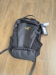 ARC'TERYX Mantis 16L 黑色背包 始祖鳥書包 米色雙肩包