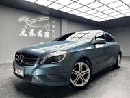 ☺老蕭國際車庫☺ 一鍵就到! 2014/15年式 M-Benz A180 5D 1.6 汽油 金屬藍(205)/實車實價/二手車/認證車/無泡水/無事故/到府賞車/開立發票/元禾/元禾老蕭