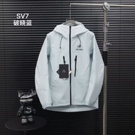 Arcteryx始祖鳥 Alpha系列 Sv 第7代 GORE-TEX Pro 刺繡Logo圖案休閒運動連帽拉鍊硬殼衝鋒衣風衣外套滑雪服