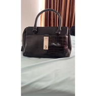 Preloved 100% original guess Bag