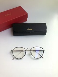 Cartier 平光鏡 可配度數眼鏡架 超輕 不過敏 鏡片是原裝鏡片 帶LOGO 防藍光 可以直接佩戴  稀有貨，數量不多純手工製作 ， 超輕、超舒適    黑銀 尺寸51-21- 145