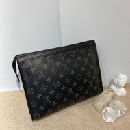 LV POCHETTE VOYAGE