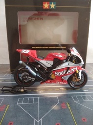 DIECAST MOTOGP YAMAHA YZR-M1 2004 #33 SKALA 12 BY TAMIYA MASTER WORK
