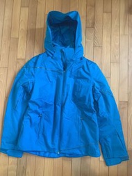 Ladies ski gear, in good condition Spyder hooded jacket size 10 (Chest 94cm) Arc’teryx KAKEELA trousers size 6 reg (Waist 73cms)