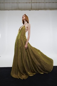 SIRINTRA Different but Harmonize - Maxi Dress (SDS32) ชุดเดรสยาวสายเดี่ยวผูกคล้องคอสีทองเหลือบประกาย