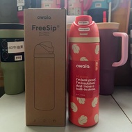 Owala FreeSip ใบไม้สีแดง Owala แก้วพร้อมหลอดสแตนเลสสตีลเก็บความเย็นกระบอกน้ำสำหรับกีฬาและการเดินทางป