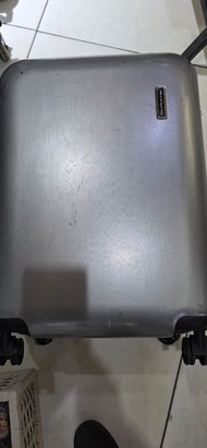 Samsonite 銀色硬殼行李箱